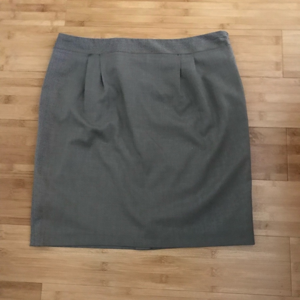 Attention  grey suit skirt brand new